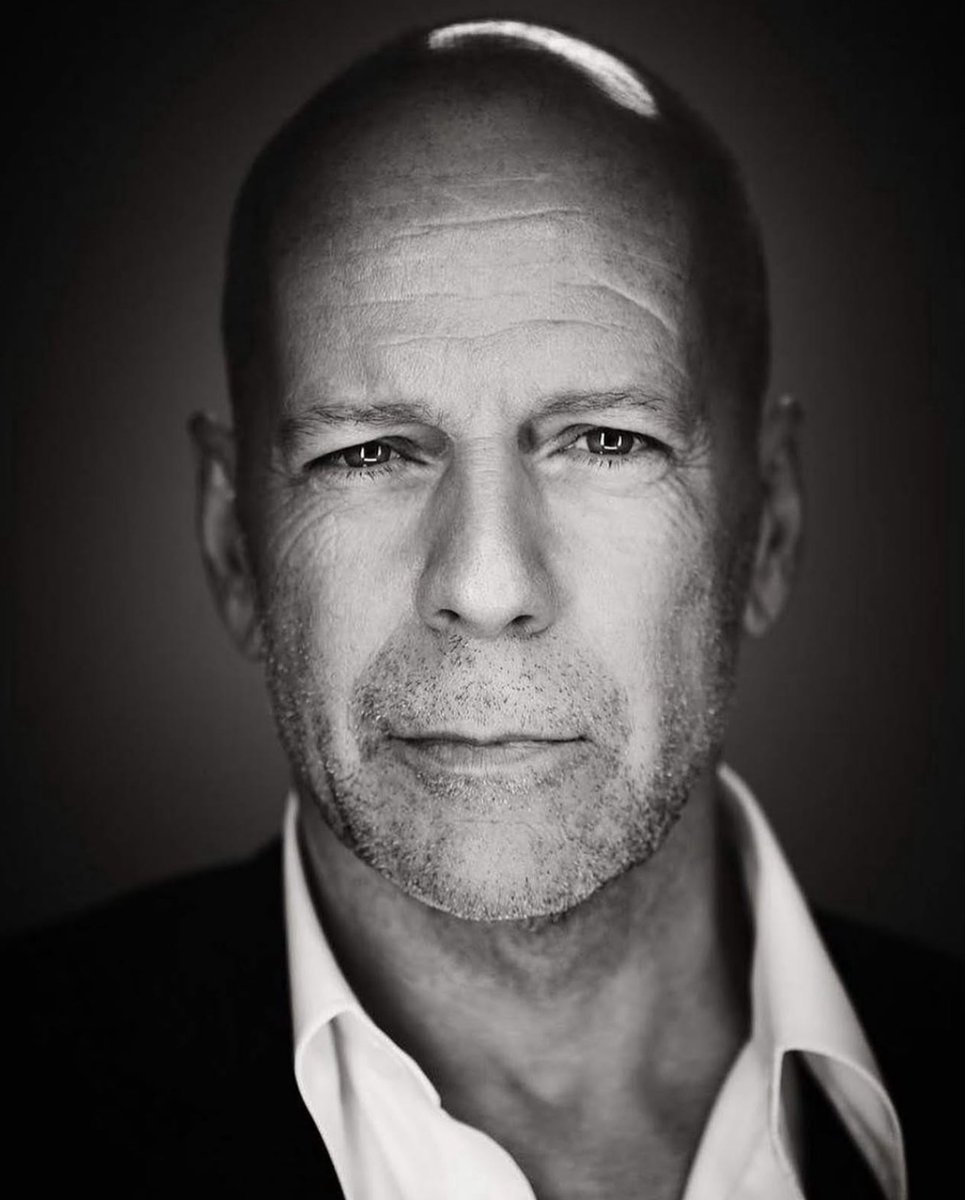 MAGAVoice's tweet image. I am in tears. Bruce Willis reportedly can no longer speak, read and is having difficulty walking 💔
Pray for Bruce Willis and his family 🙏