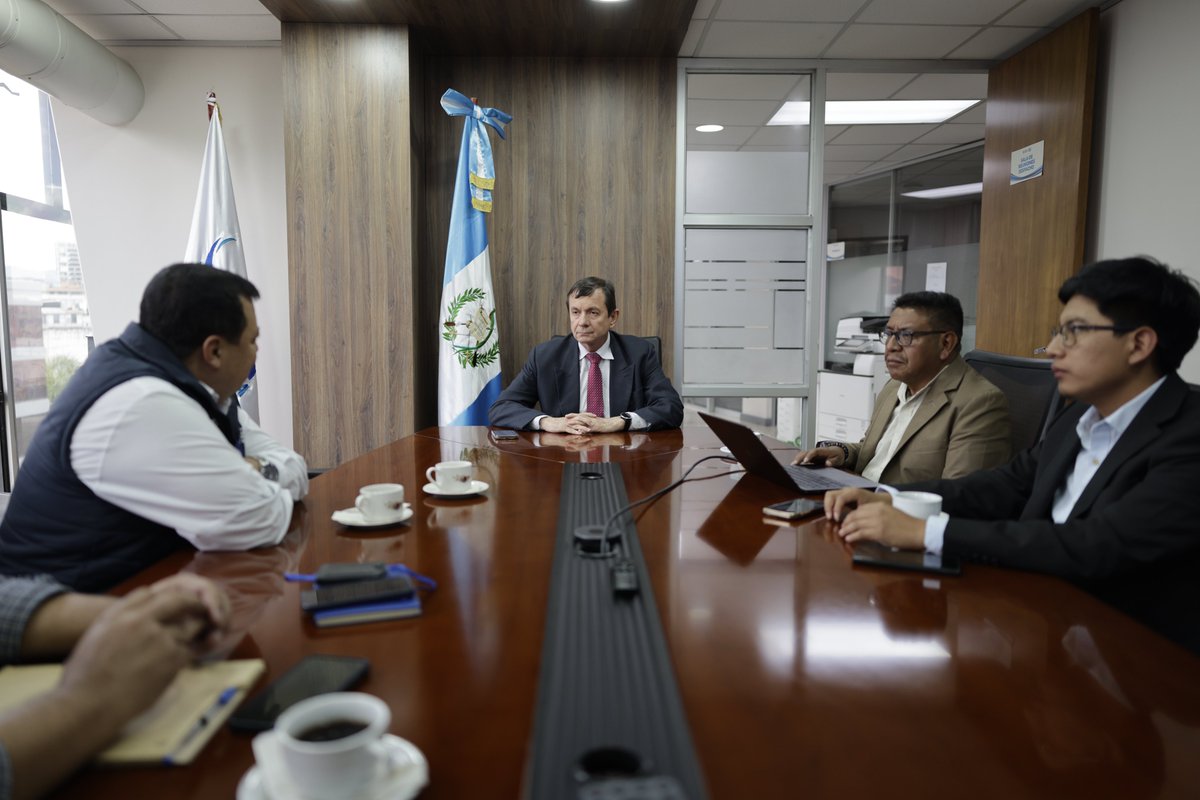 CIV_Guatemala's tweet image. 📡 Tecnología que transforma

Como parte del #PlanConecta2025, la @SITgt sostuvo una reunión con autoridades de Patzité, Quiché, para impulsar el acceso a internet en centros educativos públicos del municipio. 

Más detalles: prensa.gob.gt/comunicado/sit…

#EducaciónConectada