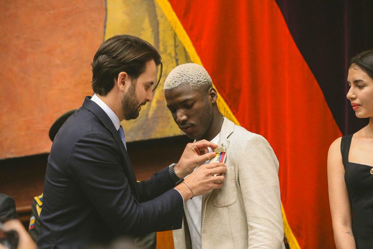 AsambleaEcuador's tweet image. El Pleno de la #AsambleaEc2025  otorgó la condecoración Dr. Vicente Rocafuerte al mérito deportivo al futbolista ecuatoriano Moisés Isaac Caicedo Corozo, en reconocimiento a su destacada trayectoria en el fútbol profesional
➡️ asambleanacional.gob.ec/es/noticia/107…