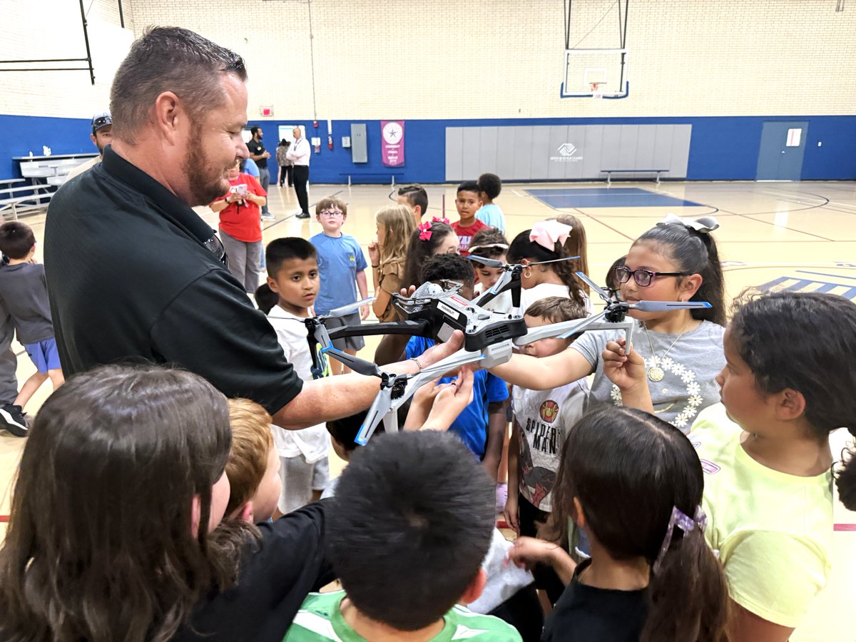 AEPTexas's tweet image. AEP Texas showed up in a big way at the Boys and Girls Club of the Coastal Bend last week with drone equipment and a Cybertruck for students to enjoy! 
Full story: ms.spr.ly/6010sDv1w