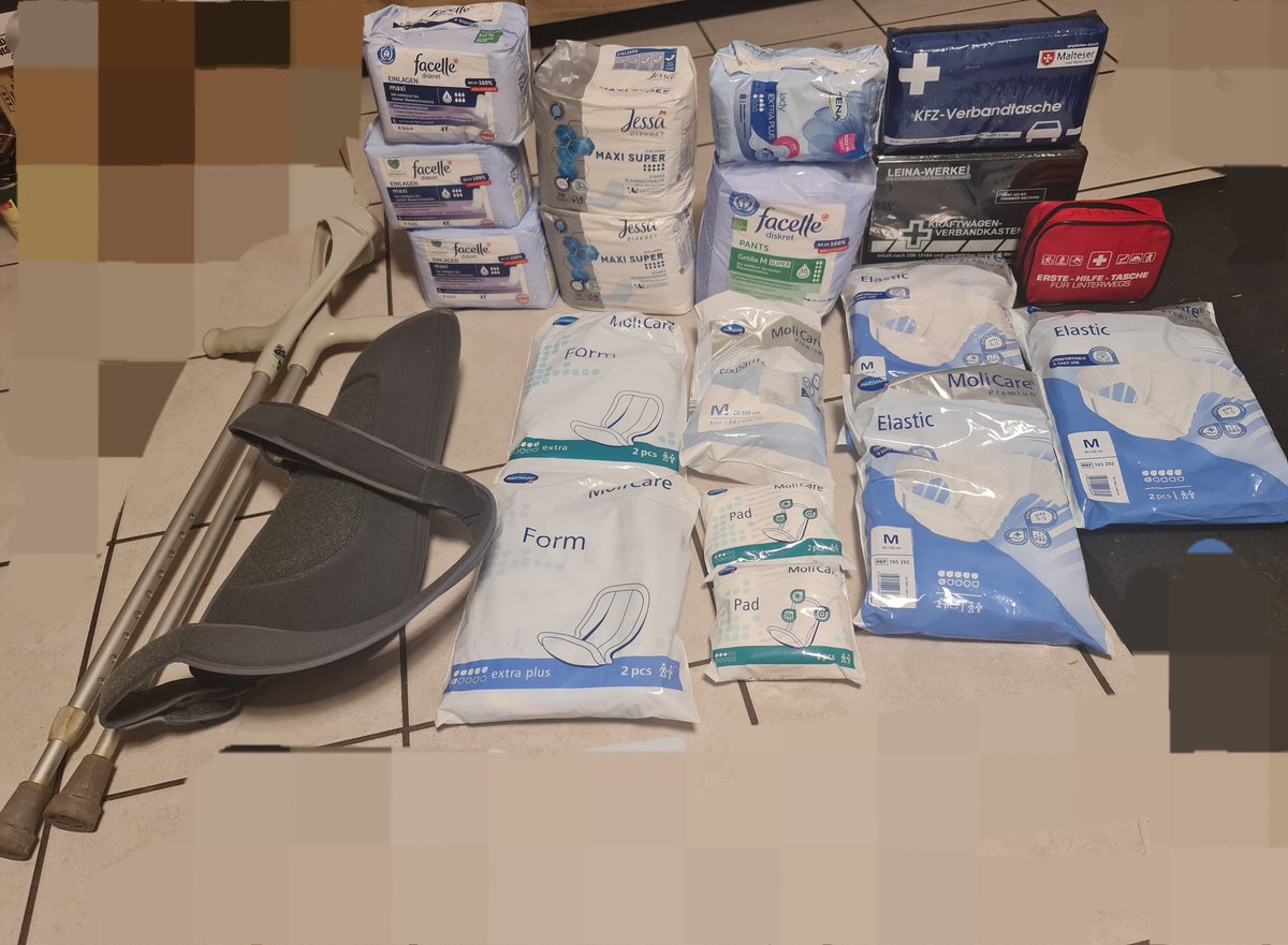 KGGF78150677's tweet image. Donations in kind were also brought to me today for the hospital and the nursing home in Bucha 💙💛