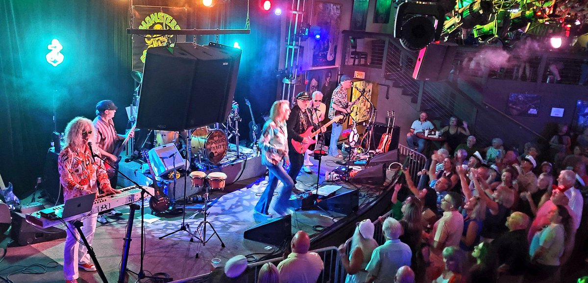 FredSatterfield's tweet image. #MonstersOfYacht rockin' @3rdandLindsley. Great set list!!!