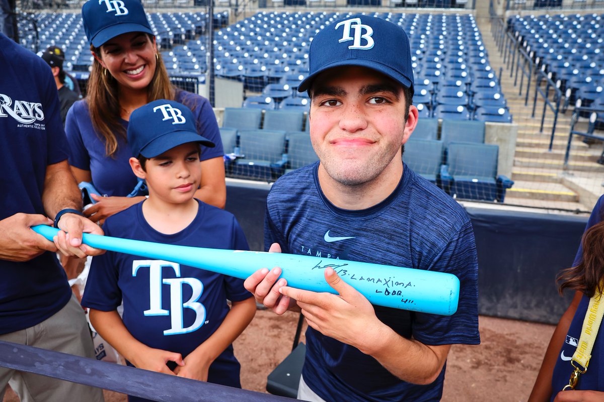 RaysBaseball's tweet image. Welcome, Andrew!
Andrew joins us from @buddy__baseball for today鈥檚 Magic Monday. He hung out with the guys during BP and stood with our coaches for the National Anthem!