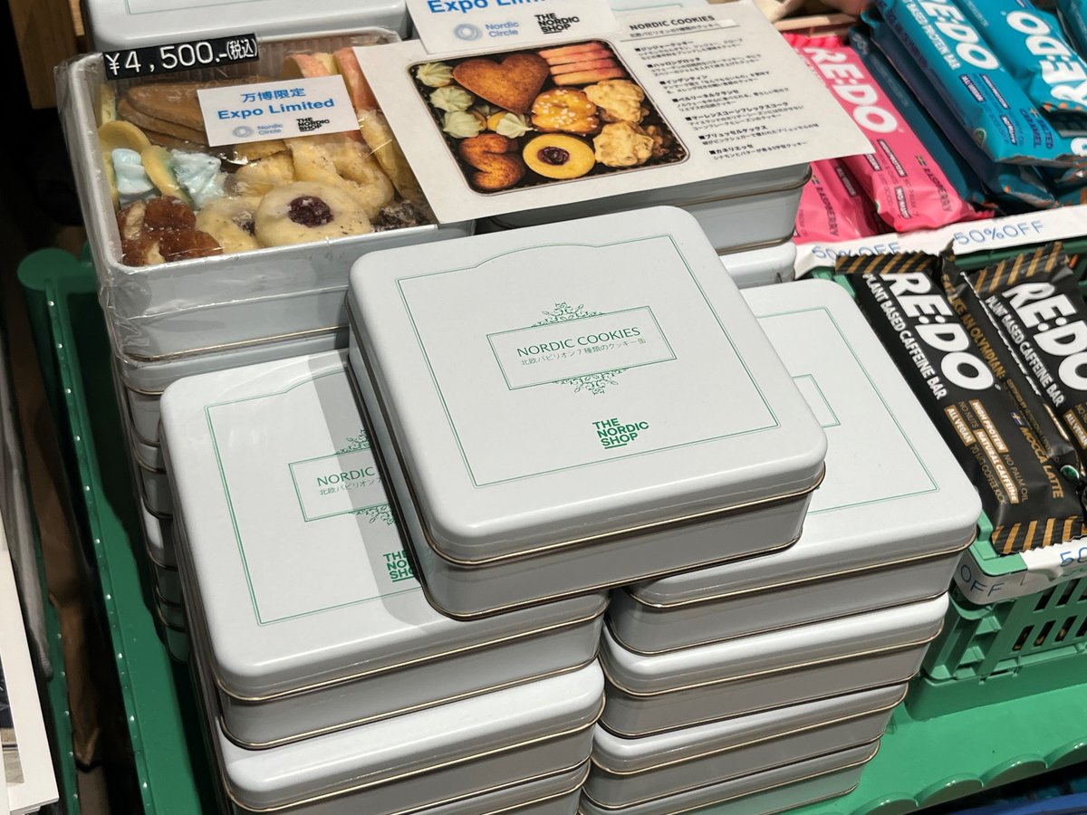 nordicexpo2025's tweet image. 🍪 北欧5か国それぞれの伝統の味を詰め込んだ、北欧パビリオン限定のオリジナルクッキー缶!
✨ ジンジャークッキー
シナモン、カルダモン、ジンジャー、クローブを効かせた薄焼きのスパイスクッキー
✨ ハロングロッタ
ラズベリージャムがとろける、バターたっぷりの伝統クッキー
✨…