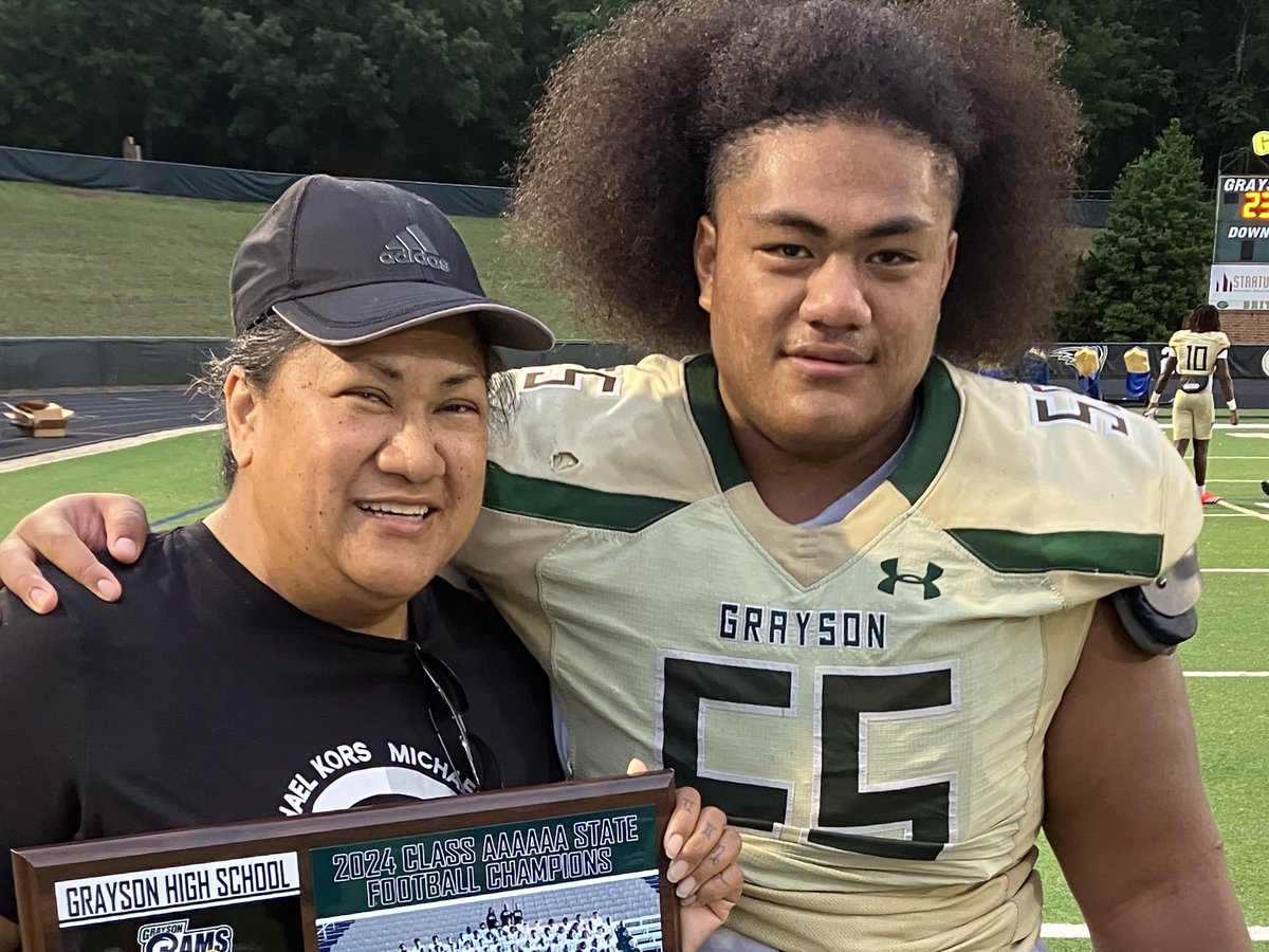 LotomauSeumaala's tweet image. Had a blessed weekend starting with football, celebrating both my Grandma and Mom’s birthday. Got some rest now getting ready to get back on my grind before the season starts. #73