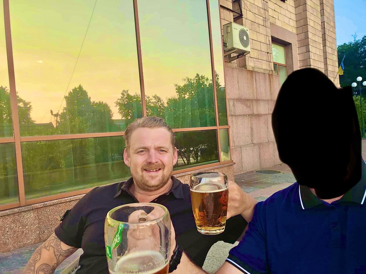 På tross av moskovittenes terrorbombing serverer de fremdeles godt øl på Maidan i Kyiv! 
God sommer og slava Ukraini🇺🇦 
har du lyst til å støtte oss med leveringer til gutta på fronten? 
Ta kontakt🇳🇴🇺🇦
