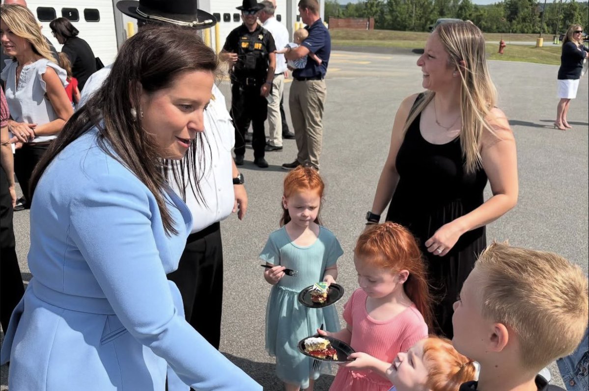 RepStefanik's tweet image. Today, I joined Montgomery County Sheriff Jeff Smith, County Executive Pete Vroman, and County Legislators to deliver over $1.5 million in federal funding for the EMS facility in Montgomery County.
I have worked closely with #NY21 County Sheriffs and first responders for the…