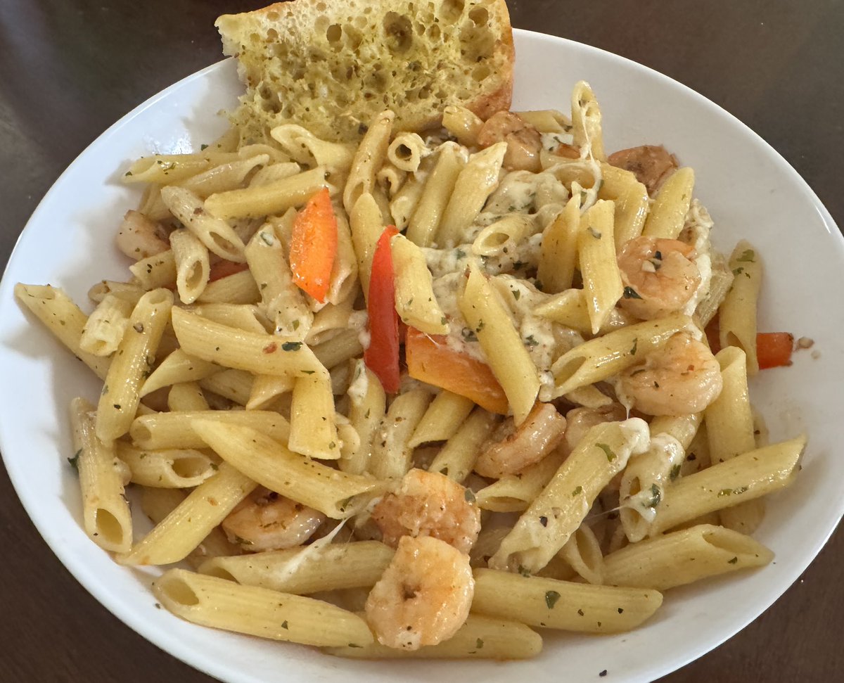 It’s been a rough last few days with all kinds of not so fun stuff to deal with but we’re getting over the hump so tonight is a nice dinner night.  Butter garlic shrimp pasta with herby mozzarella balls and garlic bread❤️