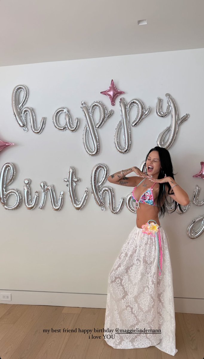 HOMESICKLONER's tweet image. literally malibu barbie