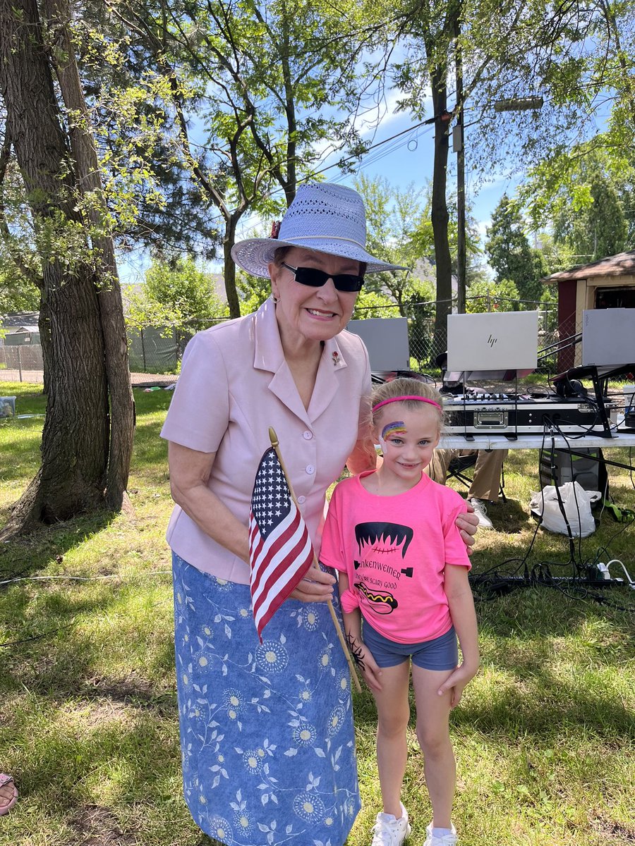 RepMarcyKaptur's tweet image. July is UV Safety Month so here is a reminder to protect your skin, eyes, and loved ones from harmful sun exposure. We're on track to be the hottest summer on record so take extra care:
-Seek shade
-Wear protective clothing and sunglasses
-Use broad spectrum SPF 15+ sunscreen…