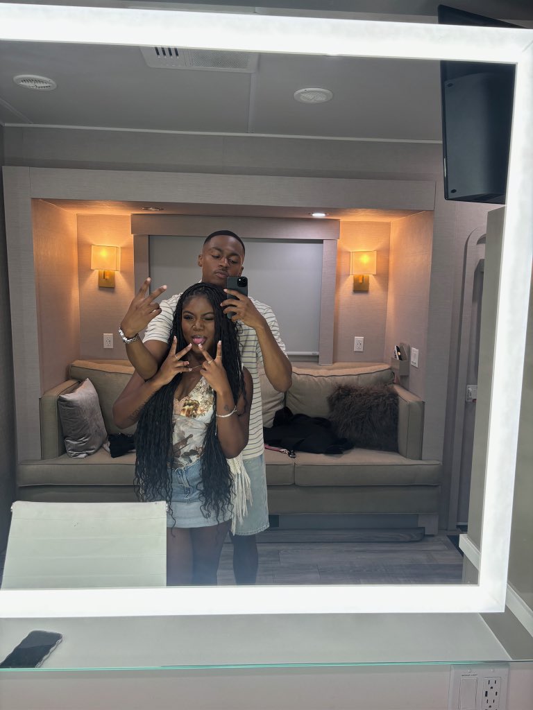 zxria_prxmer's tweet image. more banae crumbs…..🤍 #thechi
