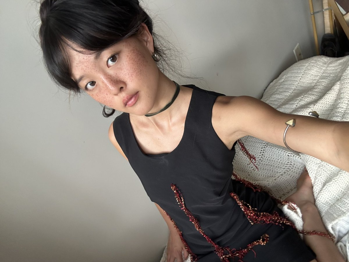 preset_2m3's tweet image. I just found my favorite black dress that i mistakenly believed was lost up until fifteen minutes ago. Everyone cheer