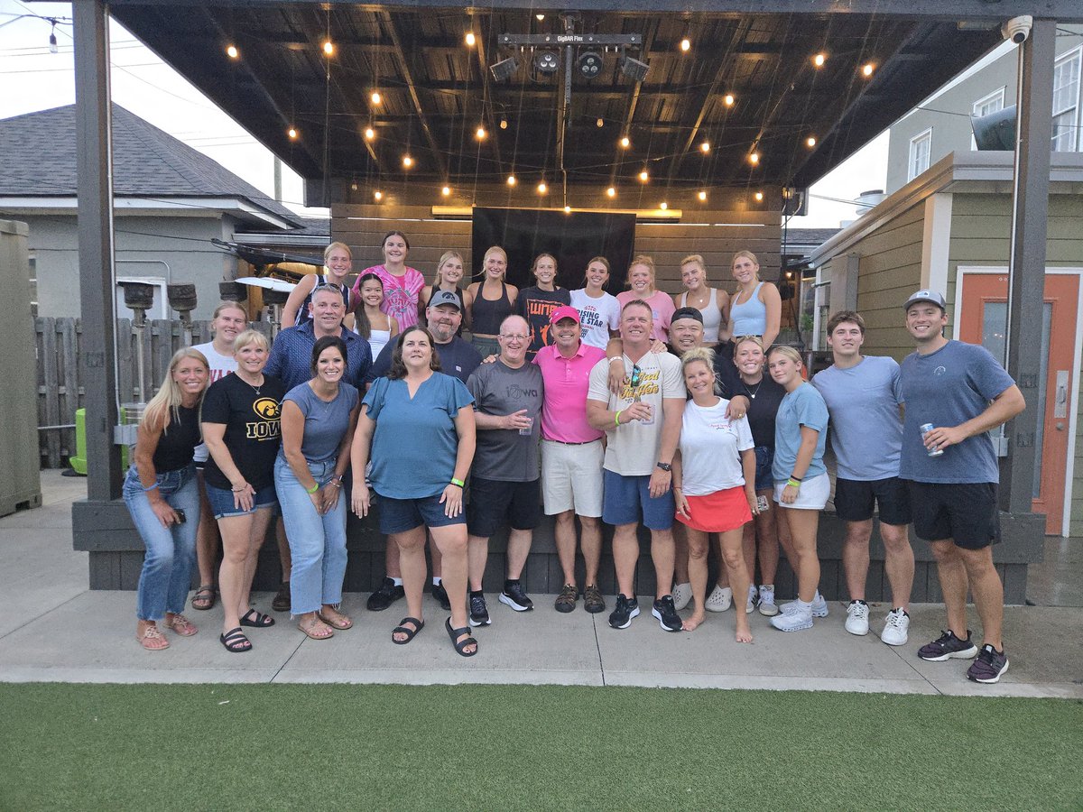 Team_Iowa's tweet image. A special crew right here.
Parents, coaches, players, and siblings — all together to celebrate the final ride of an unforgettable AAU journey.
Countless miles, early mornings, late nights, and memories that will last a lifetime.
Thank you all for the love, and support.
