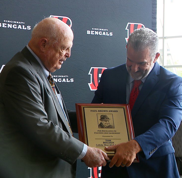 CalebNoeTV's tweet image. “When I’m dead & gone, that’s all I’m gonna ask for on my tombstone… Just ‘Coach’ … It’s everything.”
Lakota West football coach Tom Bolden won the Paul Brown Award for excellence in coaching & leadership.
🎥 I asked him what coaching means to him.
#Bengals @WCPO