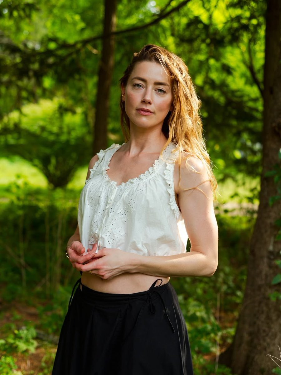 9TitoShots's tweet image. New trend of photographing abusive, psychotic bitches in the woods #AmberHeard #KarenRead