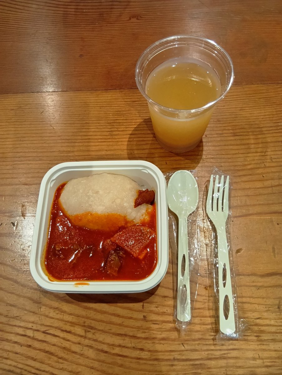 今日の手洗いも、百人一首から、和泉式部さんとともに。

あらざらむ
この世のほかの
思ひ出に
今ひとたびの
あふこともがな

おはようございます
今日を佳い日に出来ますように🤗

アフリカ料理フフ(白いお団子風)とバオバブジュース😋
夢熱夜間開館に出店してたキッチンカーにて