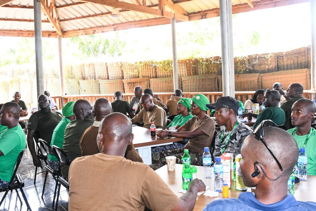 aussom_'s tweet image. #AUSSOM Sector II Commander, Brig. Edward Banda, yesterday, hosted a farewell event in honour of the outgoing Sierra Leone Formed Police Unit Contingent V (SLFPU V) at the Sector Headquarters in #Kismayo.
Brig. Banda commended SLFPU V for their resilience, professionalism, and…