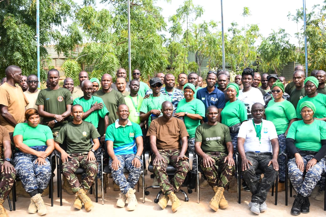 aussom_'s tweet image. #AUSSOM Sector II Commander, Brig. Edward Banda, yesterday, hosted a farewell event in honour of the outgoing Sierra Leone Formed Police Unit Contingent V (SLFPU V) at the Sector Headquarters in #Kismayo.
Brig. Banda commended SLFPU V for their resilience, professionalism, and…