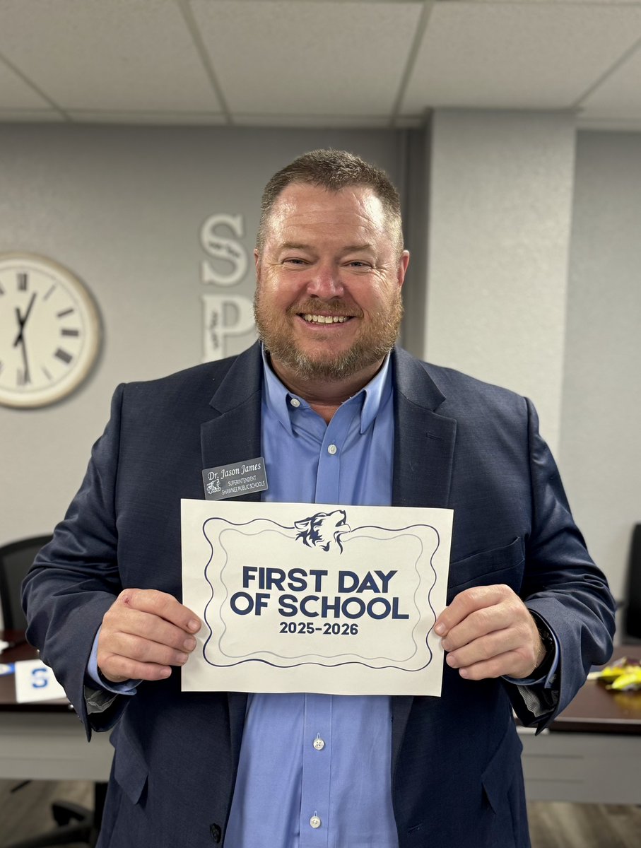 ShawneePublic's tweet image. What a great first day back for our district administrators! Today was filled with collaboration, connection, and meaningful learning as we gear up for an exciting new school year.
Download your First Day of School signs here: bit.ly/40aVO5B.
#GoWolves #OklaEd