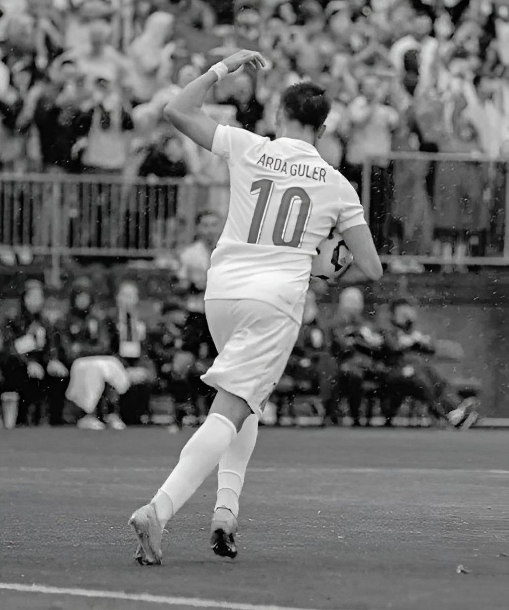 yazid_m13's tweet image. Il a portรฉ le 10 ร Fenerbahรงe
Il a portรฉ le 10 avec la Turquie
Modric veut qu'il lui succรจde
C'est lui le futur 10 du Real Madrid