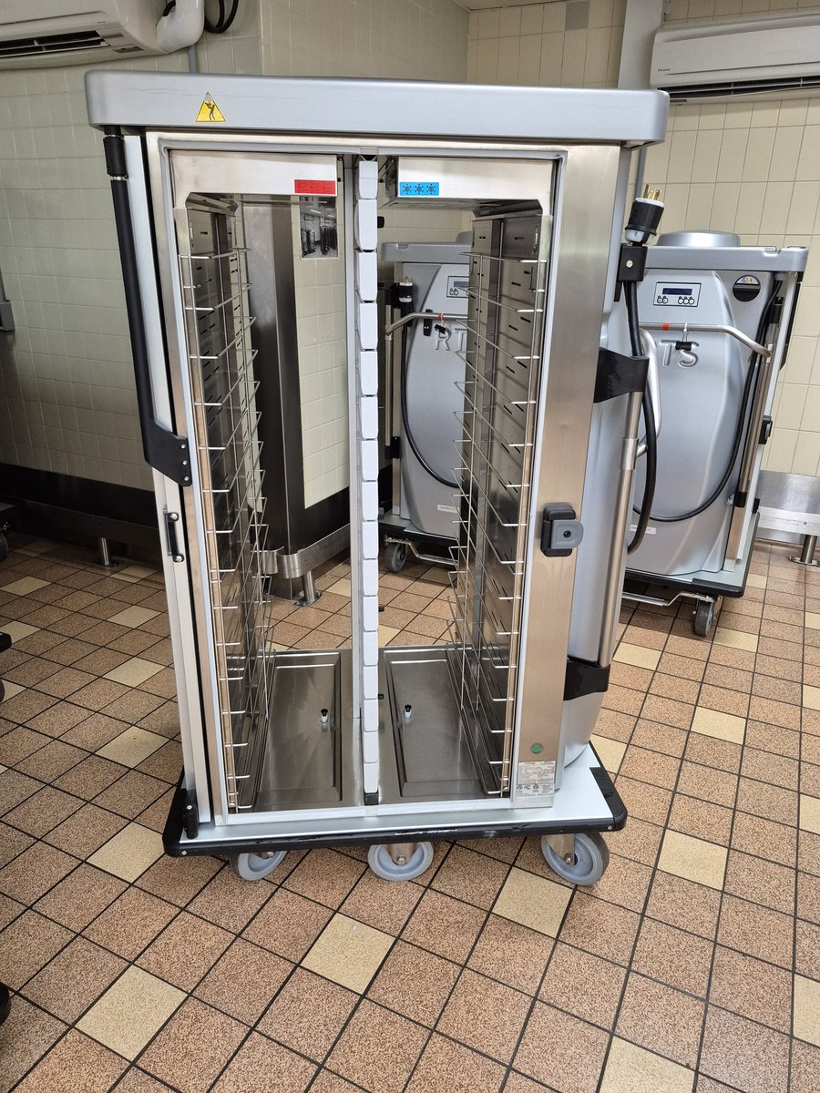Eric_Diamond's tweet image. Depuis un an et demi, nous utilisons ce type de chariot qui permet de maintenir les aliments chauds au chaud et les aliments froids au froid. Honnêtement, la différence est notable.