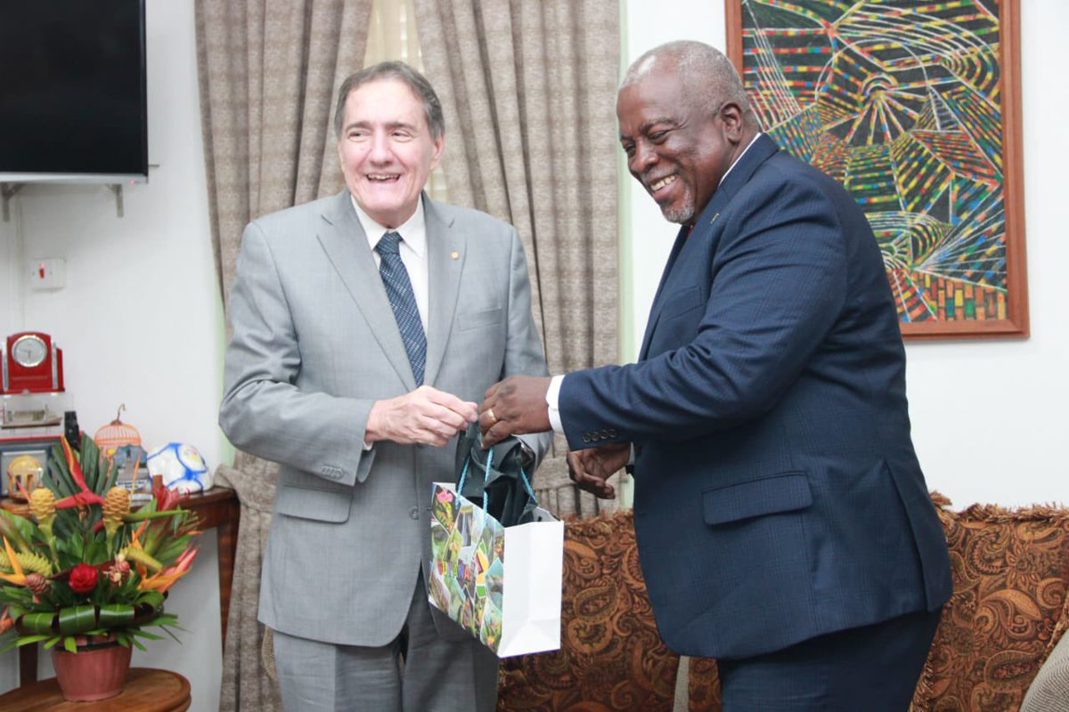 DirOPSPAHO's tweet image. Met with Prime Minister 🇬🇾 Mark Phillips today.
Grateful for the government and Ministry of Health’s continued support to PAHO.
Thank you for prioritizing health and strengthening our collaboration for a healthier Guyana.