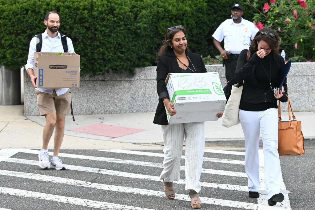 NYPostOpinion's tweet image. America’s message to laid-off feds: We feel for you, but we’re broke trib.al/pZ7q0xr