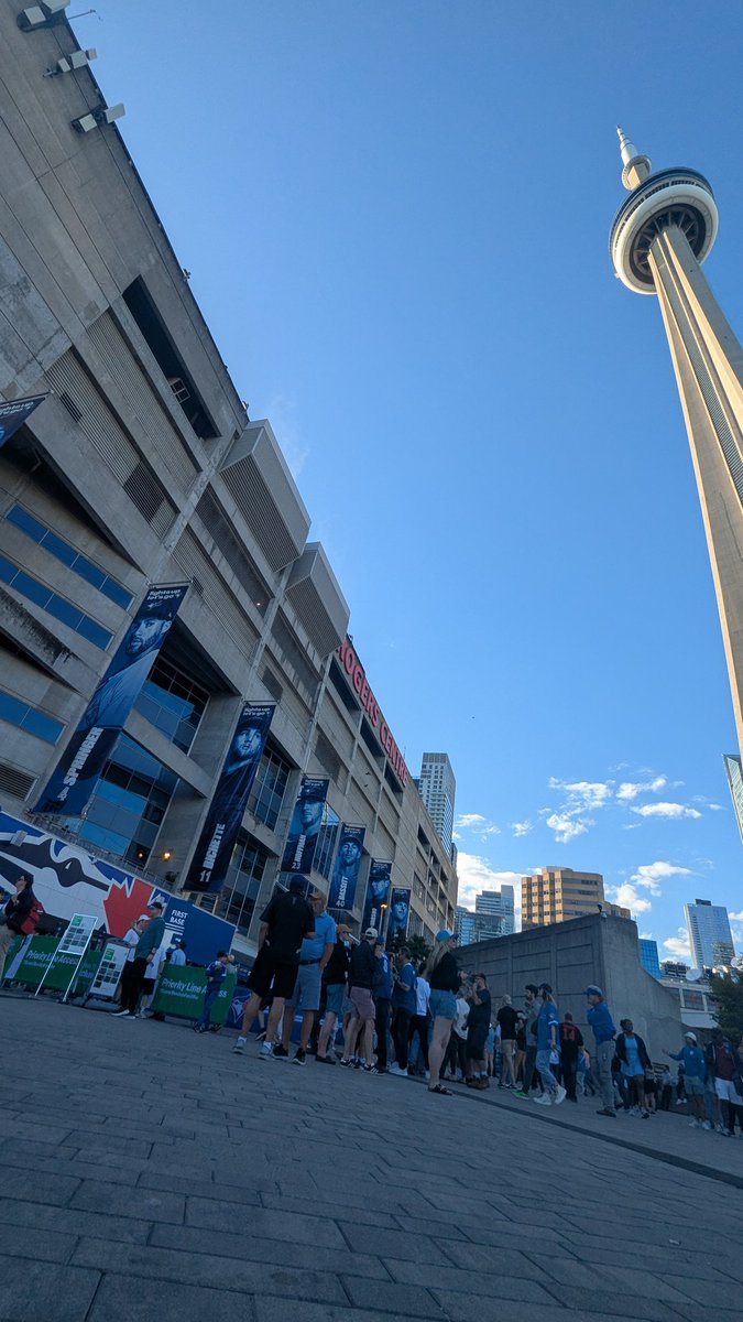 TruckinEh's tweet image. Figured with no load out, may as well make the most of the opportunity.
#LetsGoJays