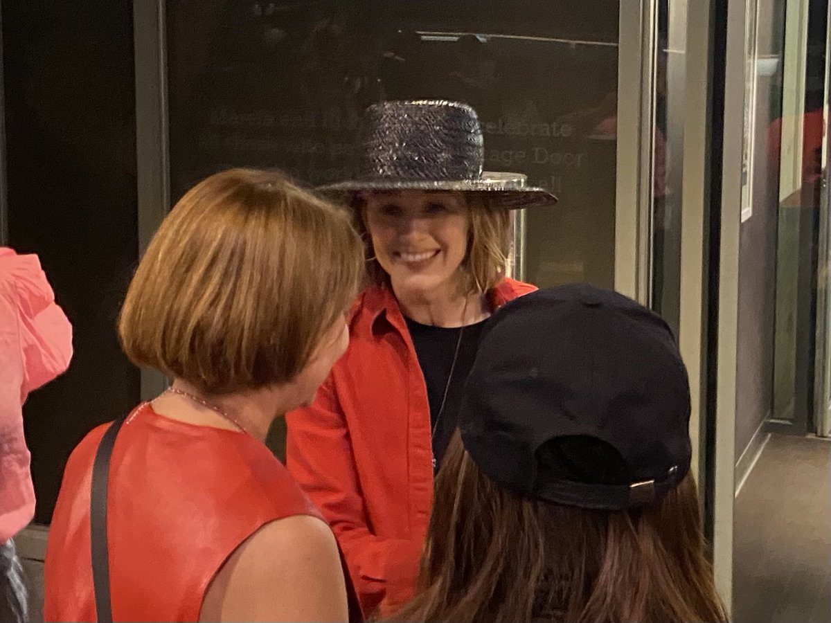 Emma Dove tweet media