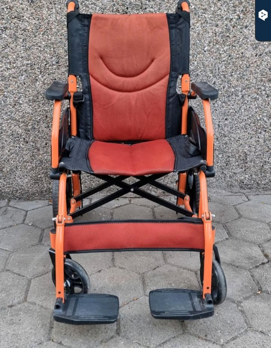 KGGF78150677's tweet image. I also was able today to organize two wheelchairs, which I would like to give them to the ukrainian aid organization BuchaHelp (@volunteer_bucha) 💙💛