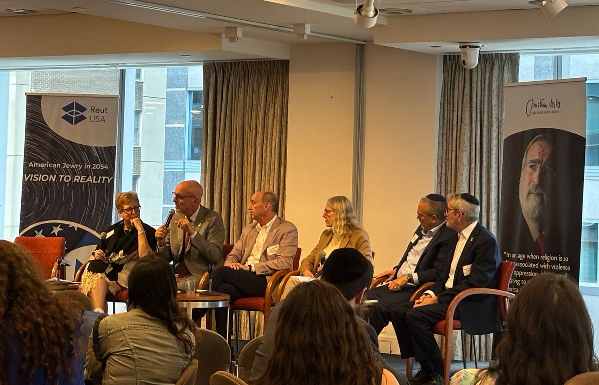 AJCCEO's tweet image. It was a joy and a privilege to speak at @rabbisacks & @ReutUsa Conference on the Future of American Jewry! 🇺🇸✡️
It was a day filled with reflection and connection, and a testament to the creativity, diversity, and dedication of the American Jewish community and our many…