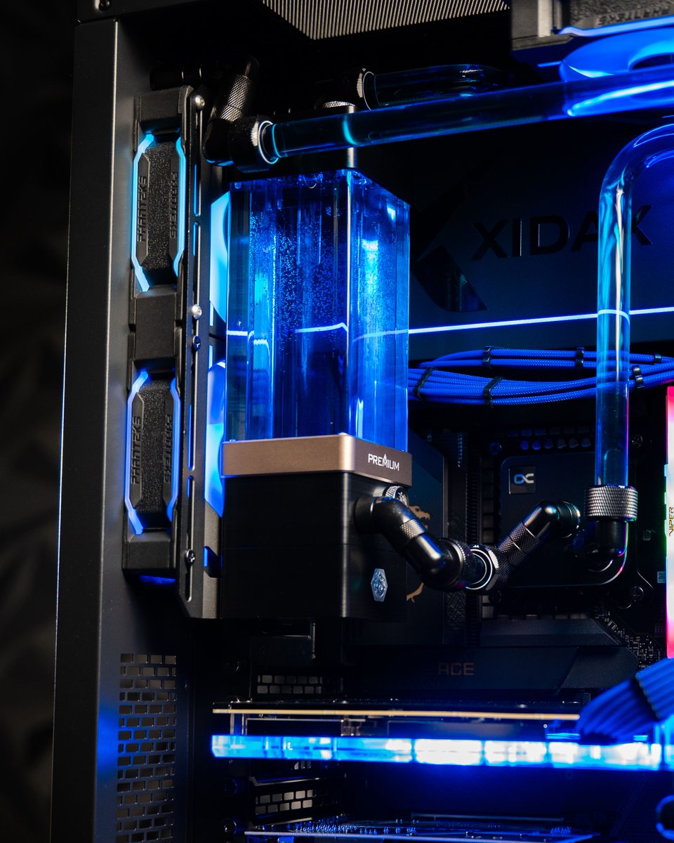 xidaxpcs's tweet image. Which reservoir aesthetic do you like more? Drop your pick below! 👇 #Xidax #CustomPC #LiquidCooling #PCBuild #openloop