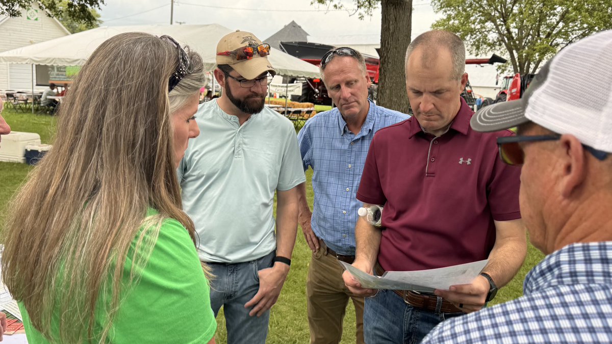 MikeNaigIA's tweet image. Had a great evening at the East Pott County Farm Bureau picnic! Always good to visit with local farmers鈥攁nd catch up with @MattWindschitl and Sen Costello, two strong ag advocates
Thanks to East Pott Farm Bureau for bringing folks together! 馃尳馃嚭馃嚫
#IowaAg #FarmsFamiliesFreedom