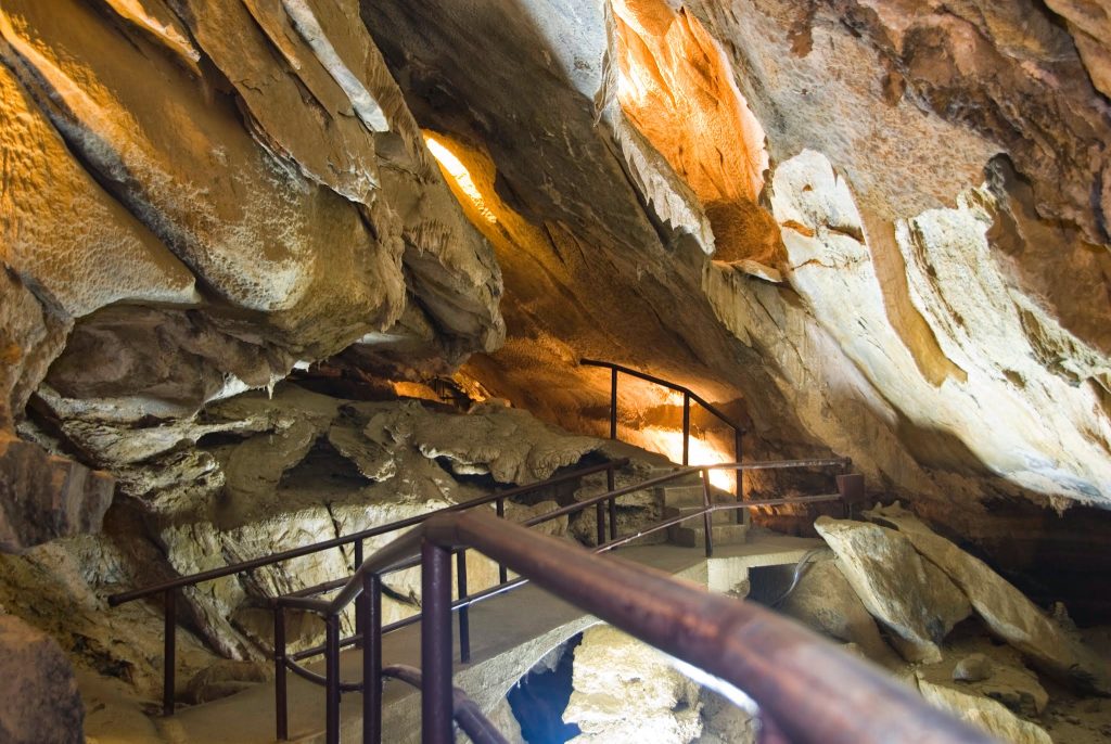 Summertime and sun go together... but that doesn't mean you can't add a little underground magic to your adventure. Explore the Boyden Cavern where you'll find stalagmites and stalactites galore! 

👇 5 High Sierra Road Trips for Kids
californiahighsierra.com/trips/5-high-s…
