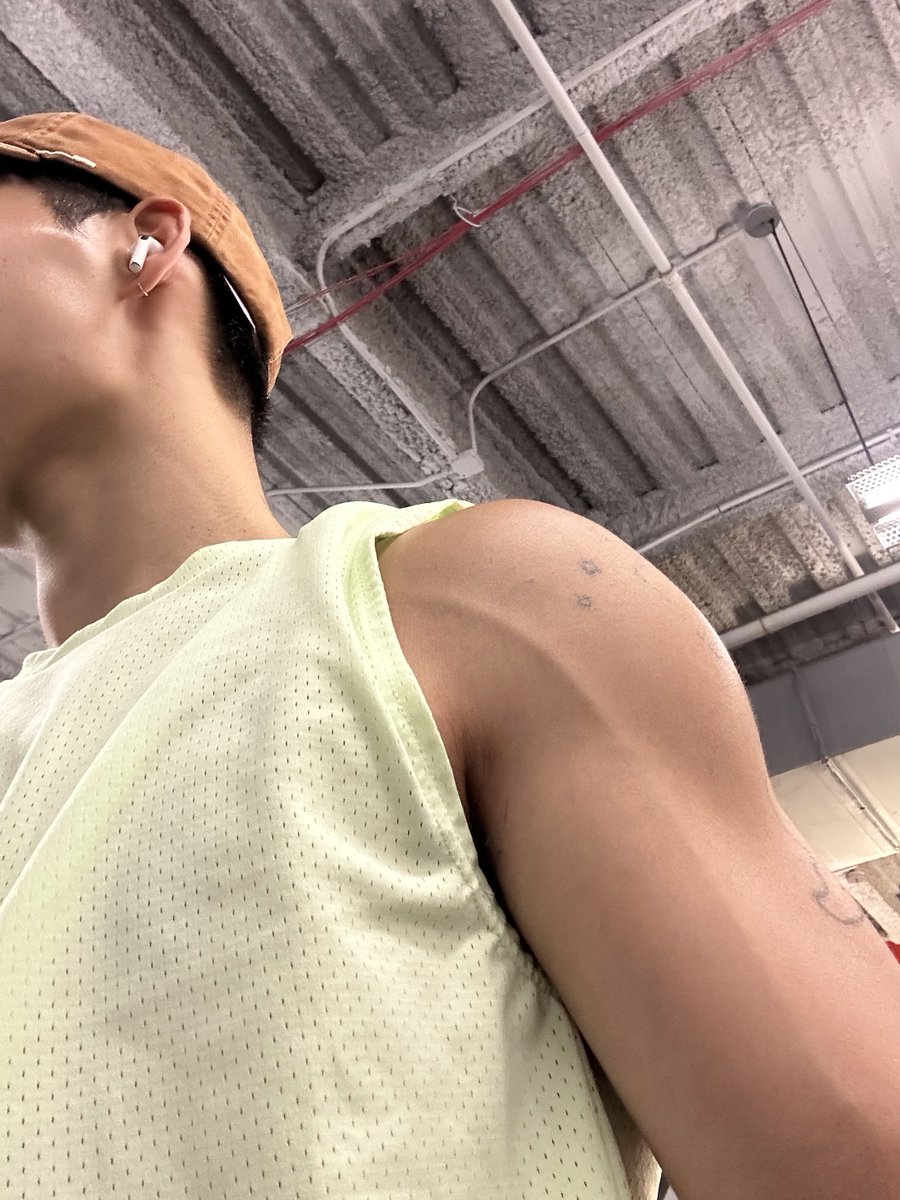 before I go shower:
anyone into stinky Asian guys? 🙊