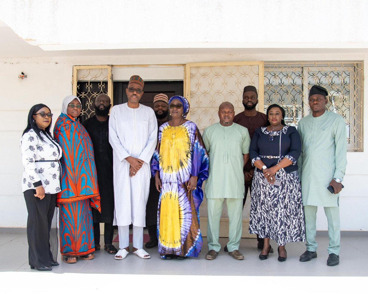 Min. Intégration Africaine & Affaires Étrangères (@miaae_senegal) on Twitter photo 📍Visite de S.E. Madame Yassine Fall à l’Ambassade du Nigéria | 21 juillet 2025
S.E Madame <a href="/YassineFall/">Yassine Fall</a> , Ministre de l’Intégration africaine et des Affaires étrangères, s’est rendue à l’ambassade du Nigéria ce lundi 21 juillet pour signer le livre de condoléances ouvert à la 📍Visite de S.E. Madame Yassine Fall à l’Ambassade du Nigéria | 21 juillet 2025
S.E Madame <a href="/YassineFall/">Yassine Fall</a> , Ministre de l’Intégration africaine et des Affaires étrangères, s’est rendue à l’ambassade du Nigéria ce lundi 21 juillet pour signer le livre de condoléances ouvert à la