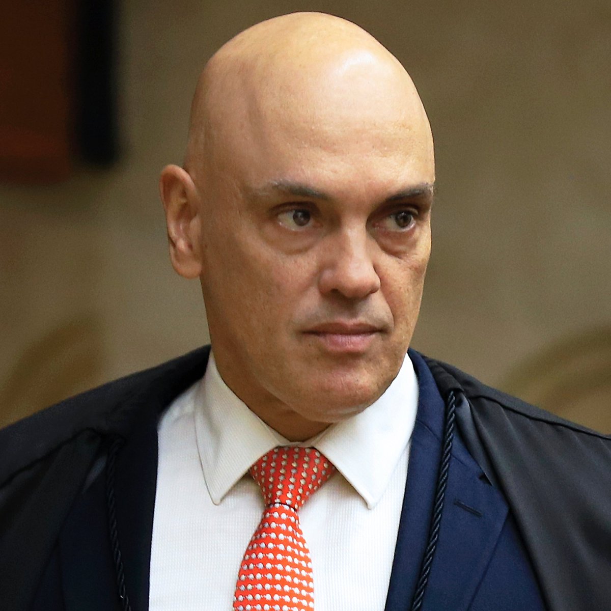SeriesBrasil's tweet image. 🚨 Alexandre de Moraes dá 24 horas para defesa de Jair Bolsonaro explicar o descumprimento de ordens judiciais por parte do ex-presidente, sob pena de prisão.