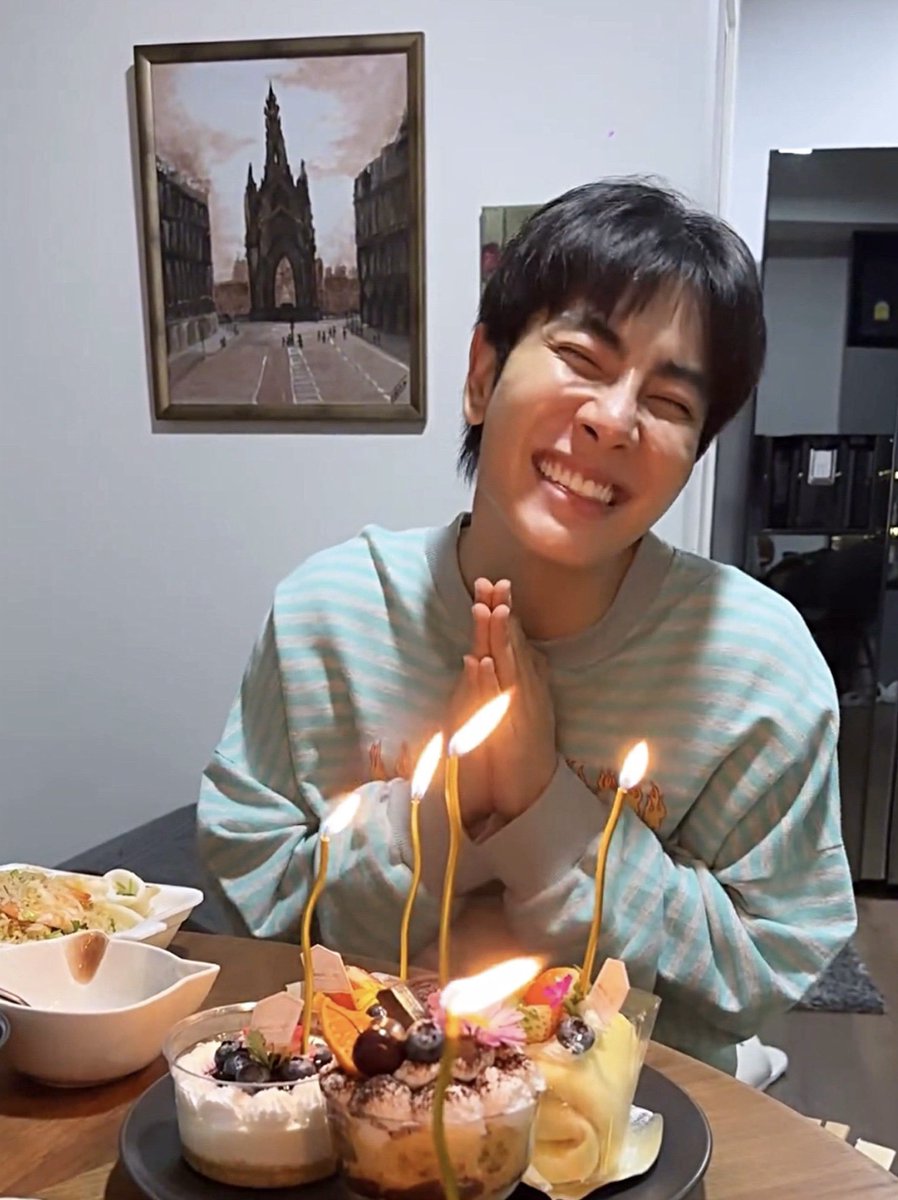 rynndrops's tweet photo. i hope your birthday will be amazing as you are, love u na 🫶

#SunshineMixTurns27 #mixxiw https://t.co/WJK3RbQ3Mf
