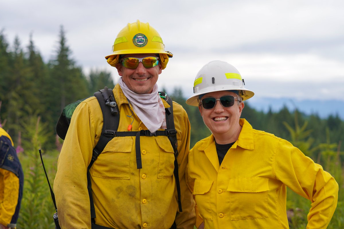 GovTinaKotek's tweet image. I am grateful to the Governors of California, Florida, Minnesota, and New Jersey for sending firefighting crews to Oregon. This is the best of America—states stepping up to help their neighbors without hesitation. Your firefighters are heroes. Thank you for your partnership.