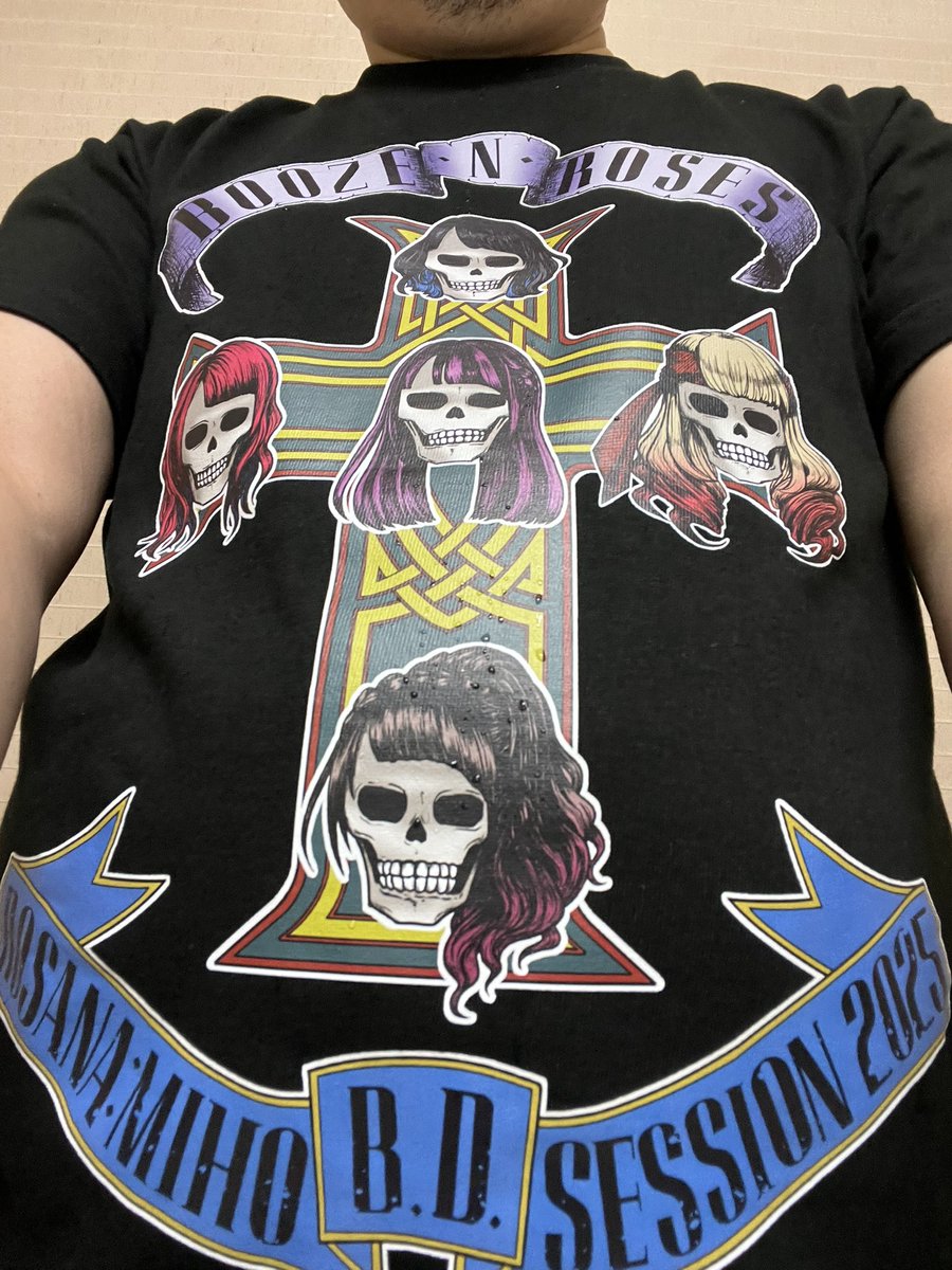 OUTRAGE_unajyuu's tweet image. #今日の出勤時のバンドTシャツ
今日のTシャツは、本日Rosana:mihoさんの誕生日ということで、昨日行われた『Rosana:miho Birthday Session
BOOZE N' ROSES 2025』のTシャツを早速着て出勤🔥
ガンズの「Appetite for…