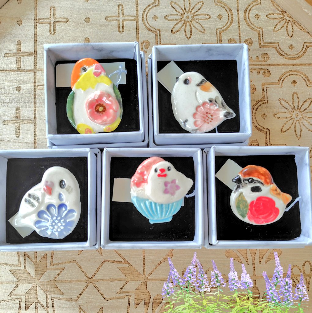 mameruri_jp's tweet image. 夏は陶ブローチが人気です
まだまだ制作中ですが、こんな子たちが居ます😊
●8/1〜7
#新宿ことりまつり 委託
京王百貨店新宿店
●お品書き
豆皿、箸置きオブジェ、陶アクセサリー
#陶芸