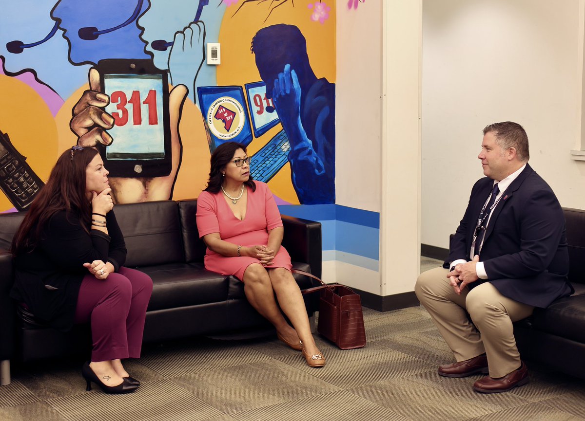 NormaJTorres's tweet image. Today, @RepKatCammack and I visited DC’s Office of Unified Communications to meet public safety telecommunicators and launch the NextGen 911 Caucus for the 119th Congress.
As co-chair and former 911 dispatcher, I’m proud to advance modern, reliable emergency systems that…