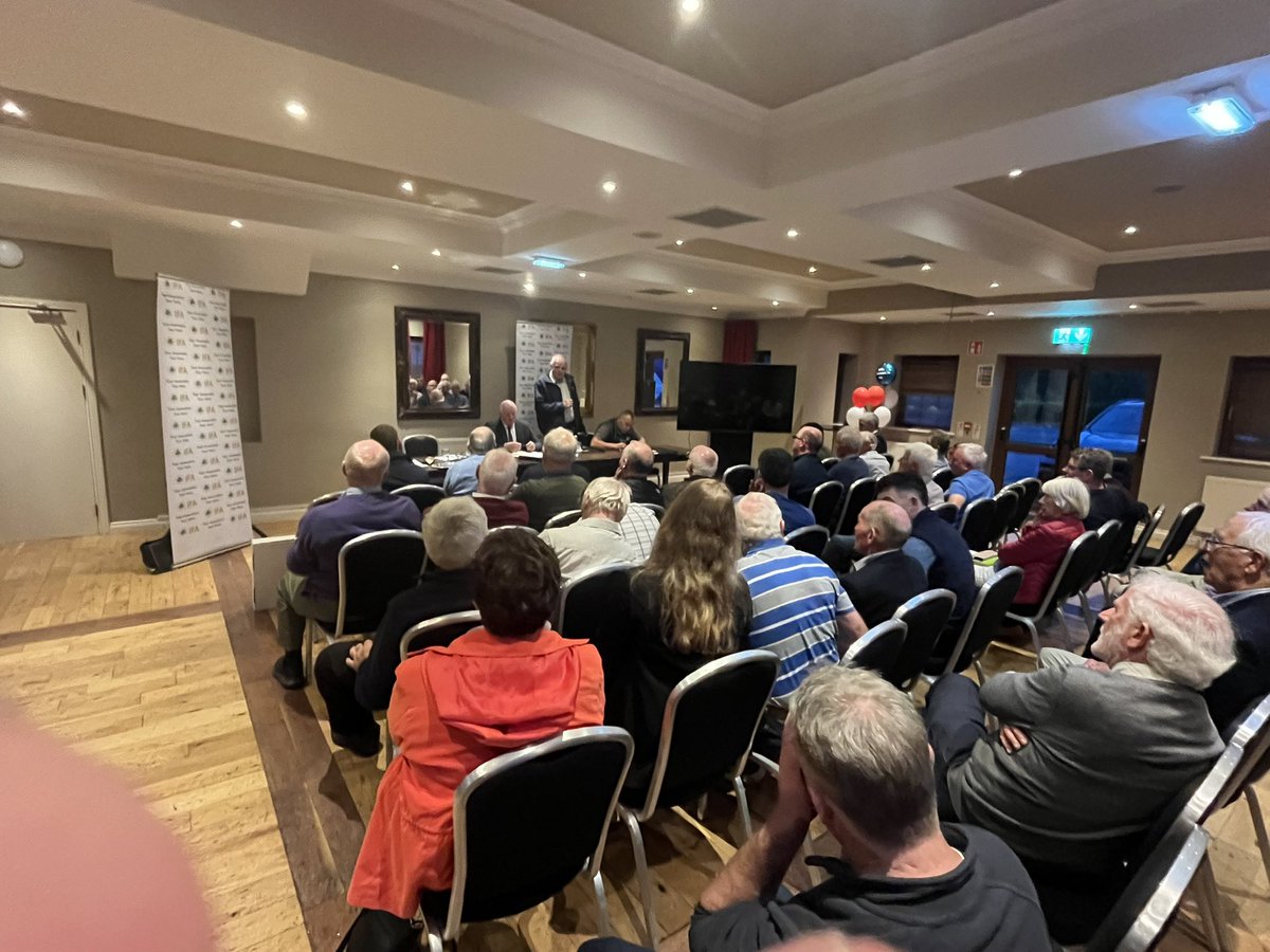 SeanMcKeon1973's tweet image. Roscommon @IFAmedia County Executive tonight. Guest speaker IFA President @gormanifa Outlining policy and strategies on current CAP negotiations. TB, ACRES, RZLT,Derogation and many more topics discussed in a great Q&A. Honorary Life membership was awarded to Kevin Gunn