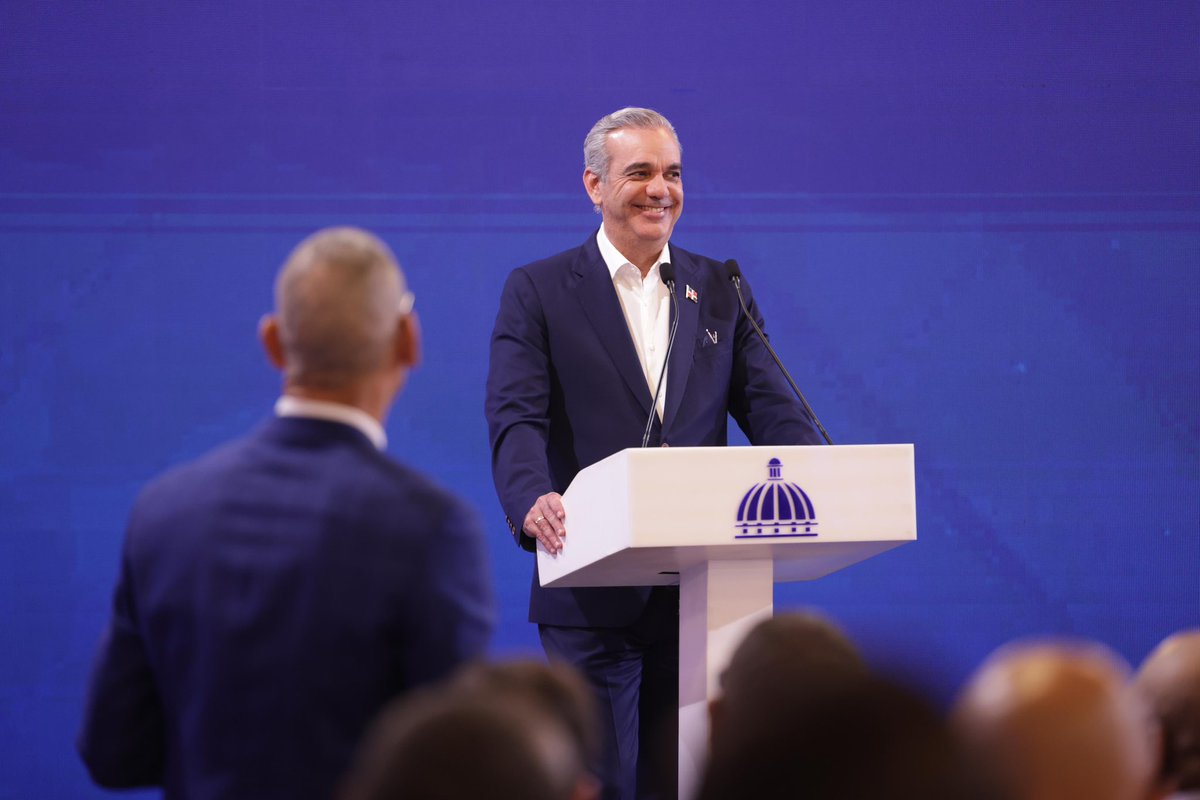 llegopapa's tweet photo. Hoy estuve presente en LA Semanal con la Prensa, donde el presidente @LuisAbinader presentó los avances y el impacto de la industria tabacalera en nuestra economía.

Como productor agrícola y como ciudadano comprometido con el desarrollo nacional, me llena de orgullo ver cómo el campo dominicano sigue siendo protagonista del crecimiento económico del país.

La industria del tabaco genera más de 122 mil empleos y representa el 10 % de nuestras exportaciones. Es, además, el principal empleador de las zonas francas y un ejemplo de cómo lo hecho aquí puede competir en los más exigentes mercados internacionales.

Mi respaldo siempre estará con los hombres y mujeres que siembran, cosechan y trabajan por una República Dominicana que avance con el sudor de su gente.

#LASemanal