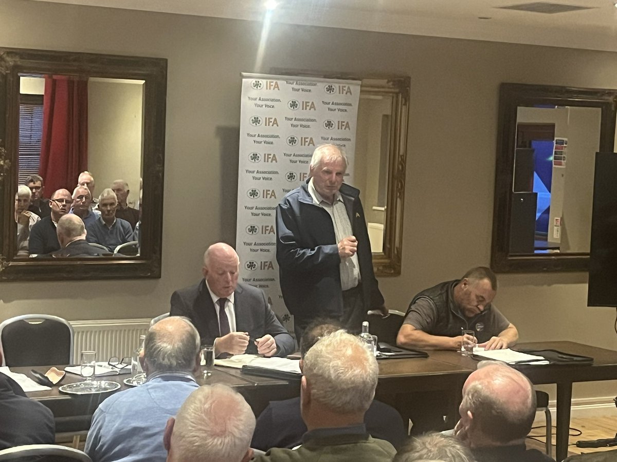 SeanMcKeon1973's tweet image. Roscommon @IFAmedia County Executive tonight. Guest speaker IFA President @gormanifa Outlining policy and strategies on current CAP negotiations. TB, ACRES, RZLT,Derogation and many more topics discussed in a great Q&A. Honorary Life membership was awarded to Kevin Gunn