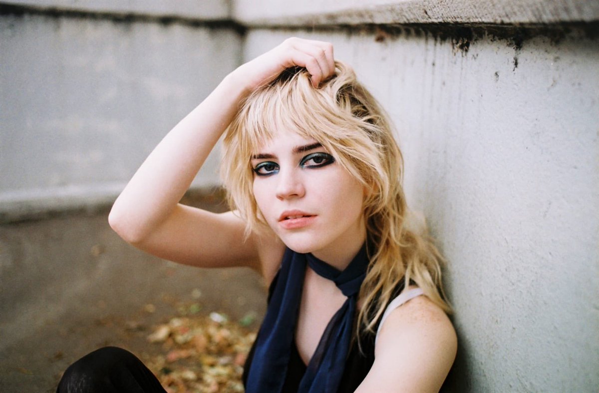 dailysoapy's tweet image. Sophie Thatcher photographed by Emma Thatcher, 2019
