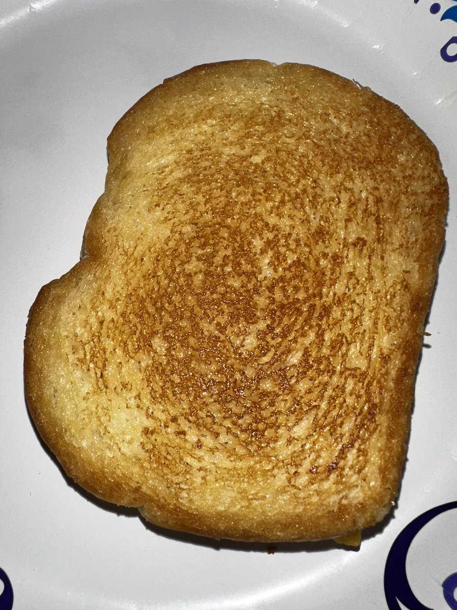 vin_deeznuts's tweet image. I saw how perfect they look and my fat ass just had to post it.
(No i am NOT eating all 3! This is one for my mom, my dad, and myself)