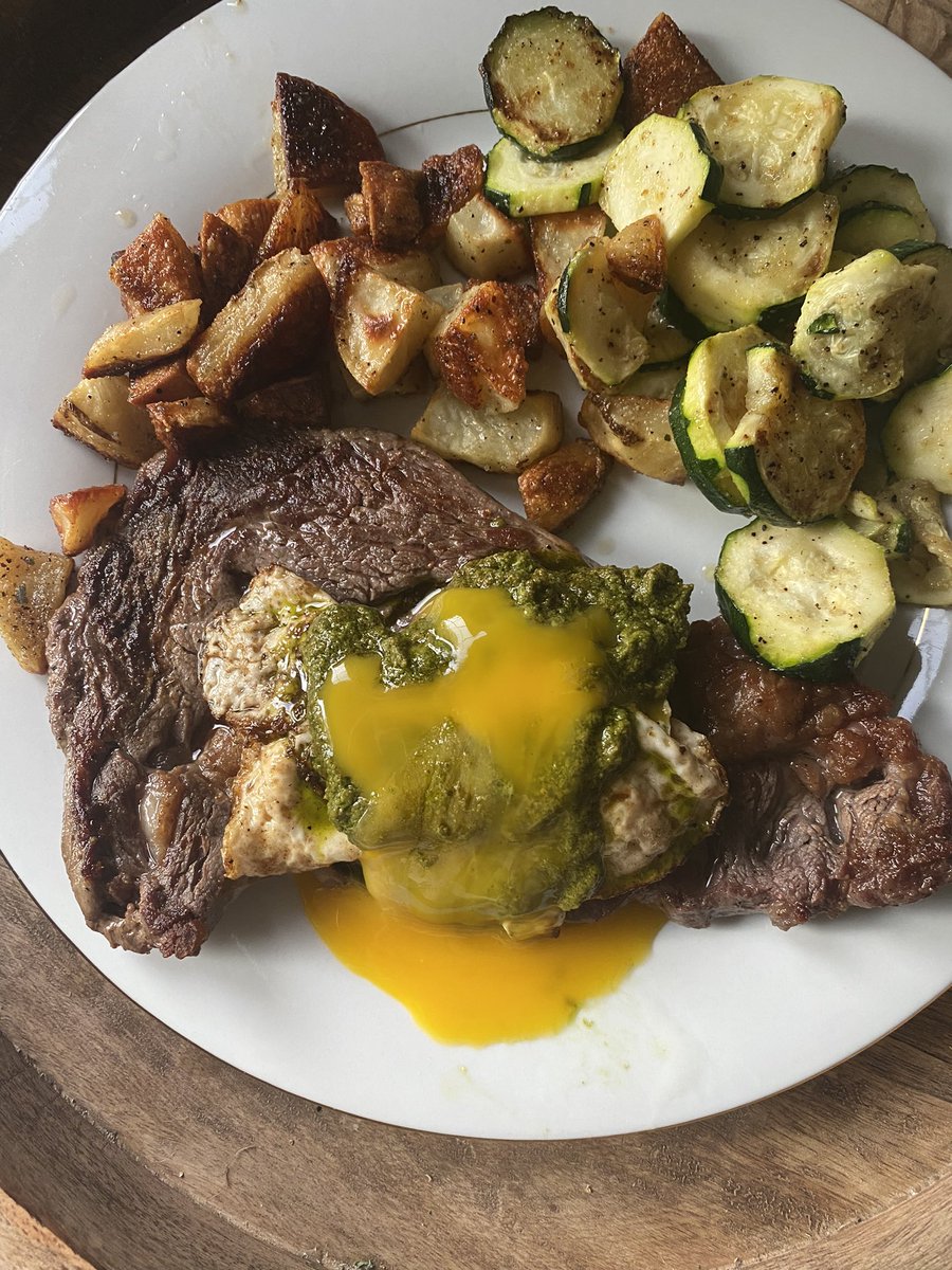 RealFoodRina's tweet image. Simple:
Pesto steak with a raw yolk
sauteed such in I
tallow fried taters