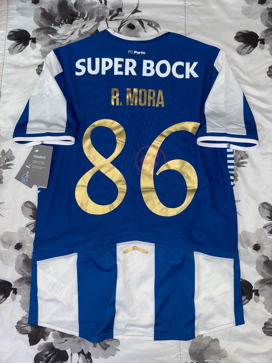 kuhhrizma's tweet image. 25/26 FC Porto Elite Home Jersey - font goes crazy on this one. Super light too.