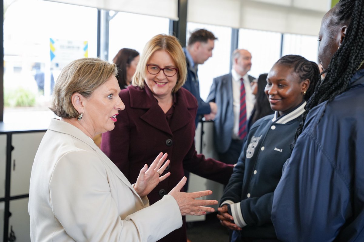 JacintaAllanMP's tweet image. One of my favourite parts of my job is getting to meet young Victorians.
These students are passionate about their community and they care deeply about their school.
Thanks for showing me around Cranbourne East Secondary College - and good luck for the rest of year 12.